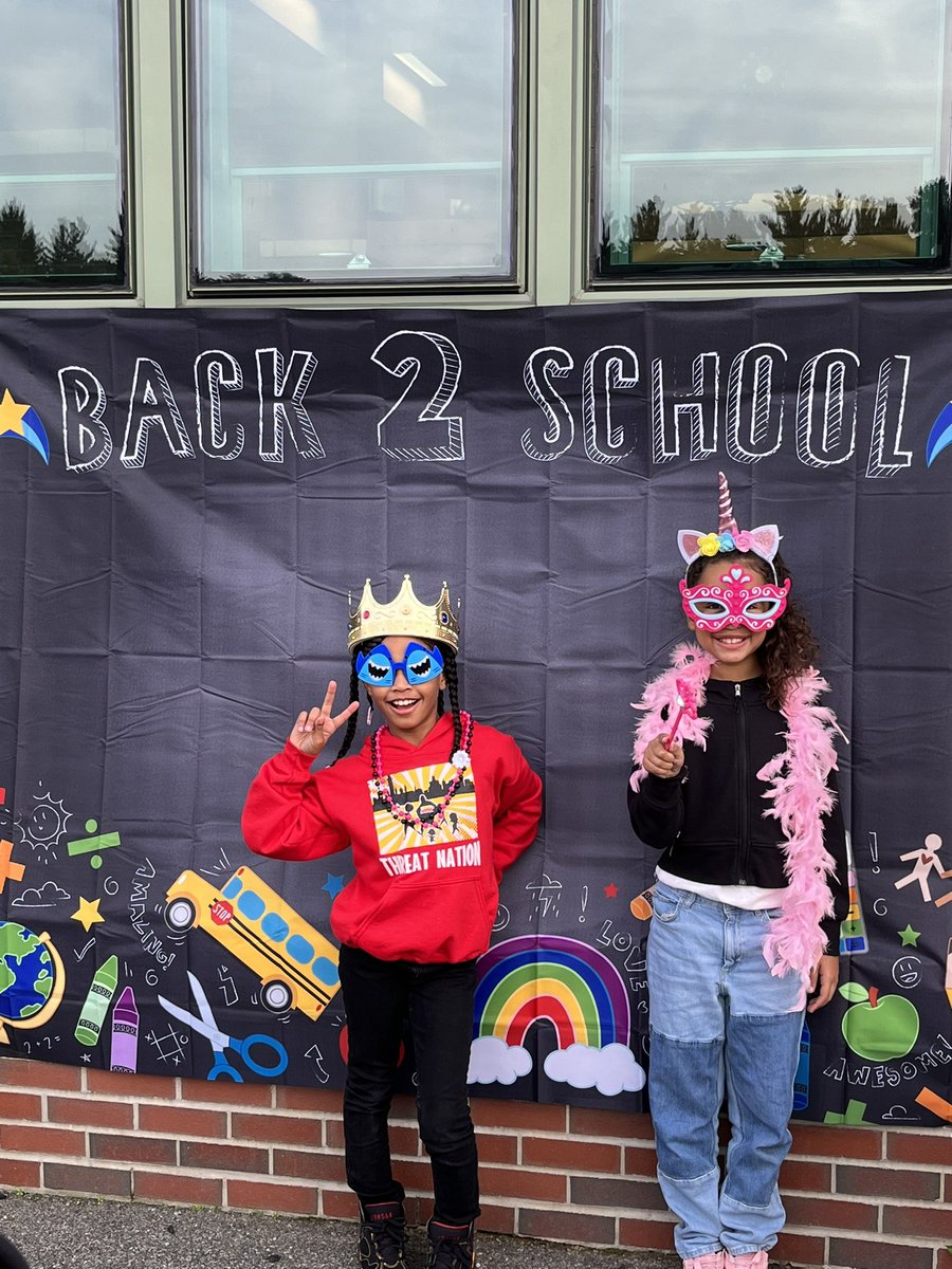 Shatekon's tweet photo. The Shatekon PTA Back-to-School Picnic was a HUGE success! It was great to see so many families enjoying a night of fun together. https://t.co/dm2612nupp