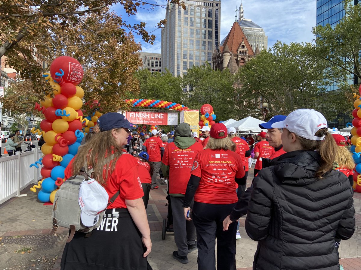 Inspiring #JimmyFundWalk 2022 with Team Lung Cancer walking for our patients on a lovely Sunday in Boston Amazing leadership by captain Elaine Kelley: organizing 50 walkers & walking the entire 26.2 mi! #lcsm