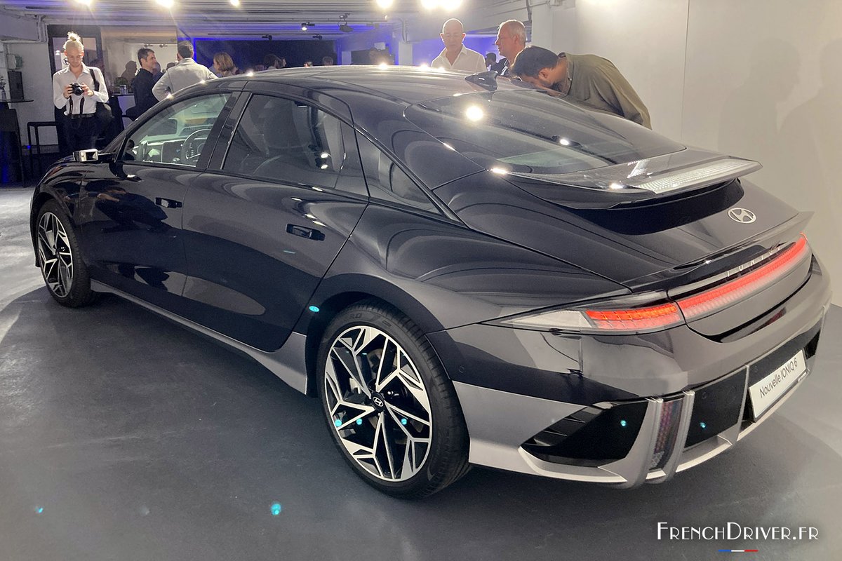 french_driver's tweet photo. À la découverte en avant-première de la nouvelle #Hyundai #Ioniq6 🚗 
325 ch, 605 Nm, transmission intégrale, et jusqu'à 614 km d'autonomie ⚡ 
#FrenchDriver https://t.co/c6A7ciIEBr
