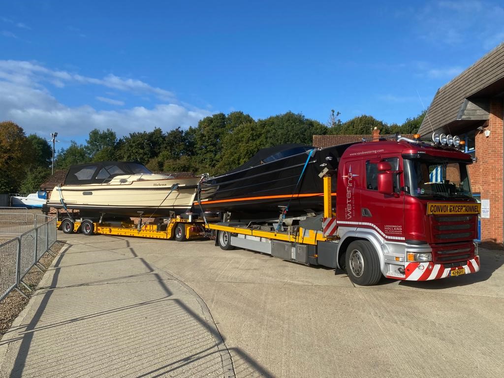 Fresh off the ferry from Holland! A lovely Antaris Seventy 7 for a very happy customer and a stunning Antaris Connery 29 for sale! #boatsforsaleberkshire #connery29forsale #antarisseventy7forsale