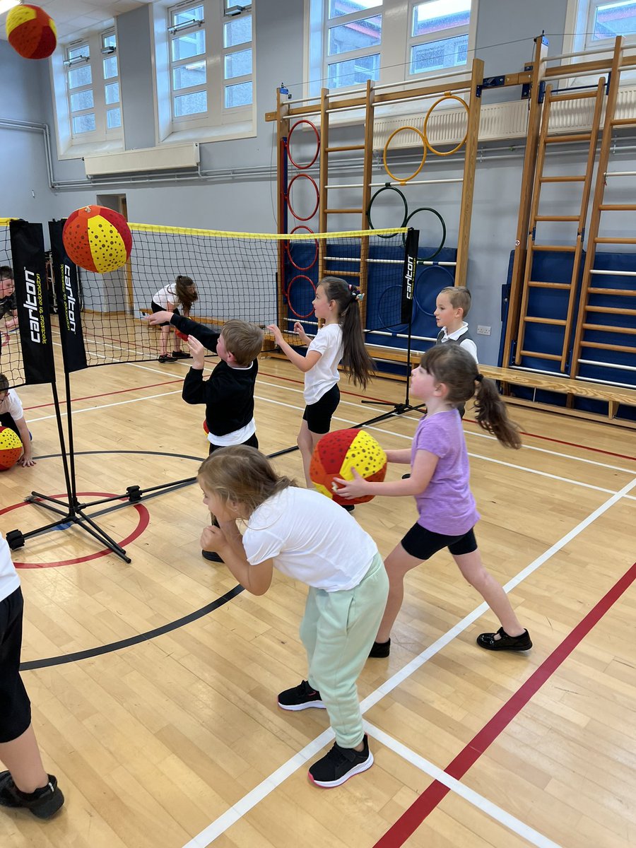 HWBBraehead's tweet photo. Look at those happy faces! 🤩

Primary 2 &amp; 3 enjoying their Multi-Sport after school club where today we smashed it at volleyball! 🏐😆 https://t.co/H4HuFqSBwa