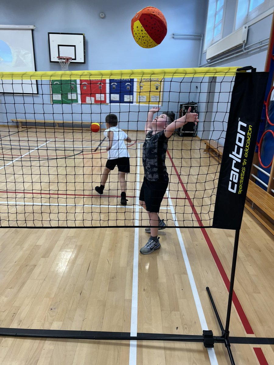 HWBBraehead's tweet photo. Look at those happy faces! 🤩

Primary 2 &amp; 3 enjoying their Multi-Sport after school club where today we smashed it at volleyball! 🏐😆 https://t.co/H4HuFqSBwa