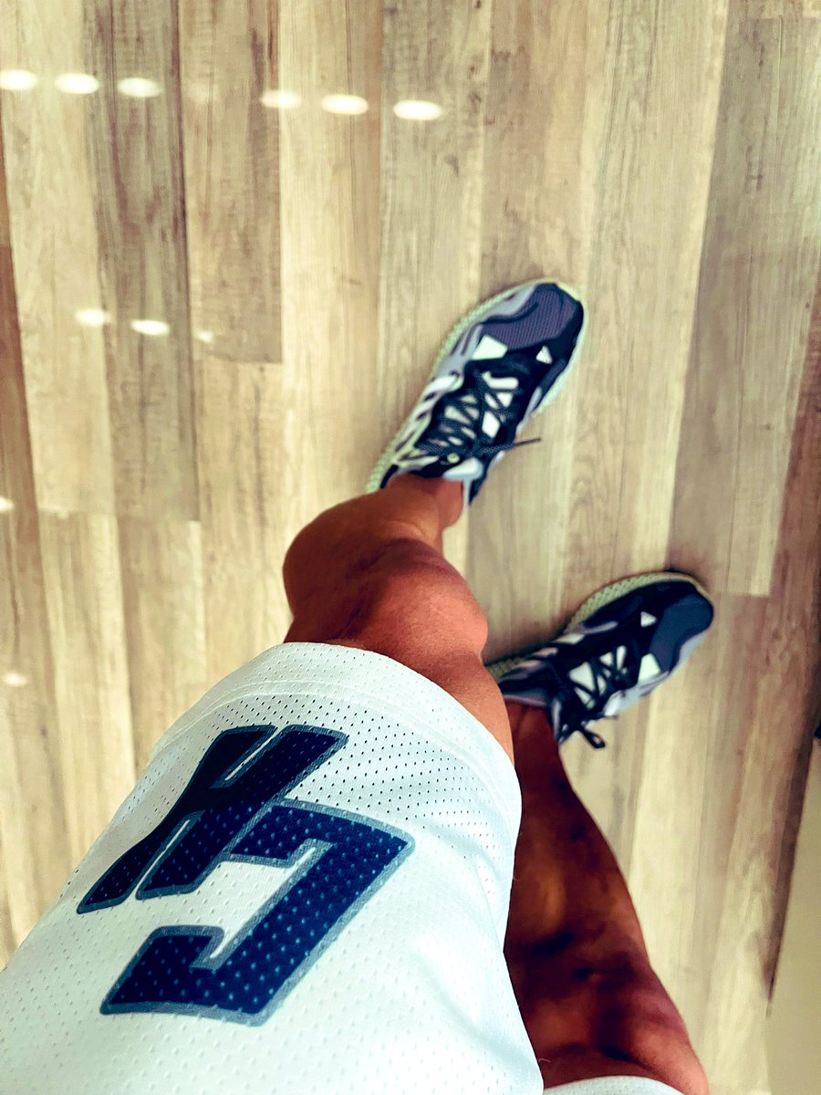 BoostizLife's tweet image. Running errands in some new @thecommonhype shorts along with @adidas @Carbon Consortium 4Ds👌#yoursneakersaredope