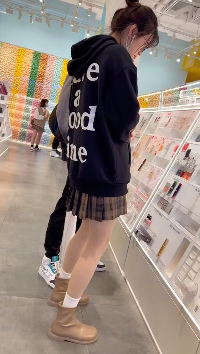 IfcEw's tweet photo. 2022KFC最新CD系列，全是丝袜美女，极品资源 https://t.co/csAVZfFMDa