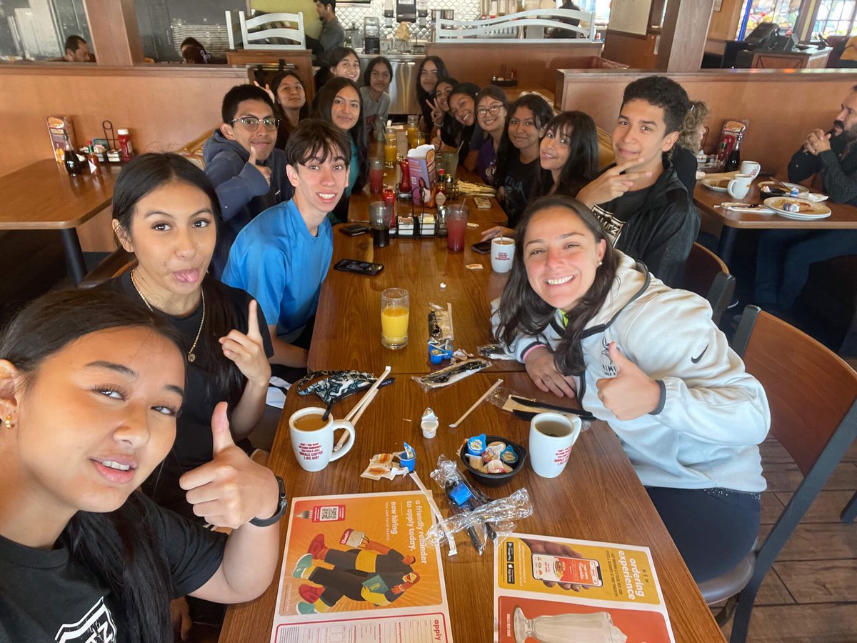 irvingnimitzcc's tweet image. Extra gains with the team today !! 💪🏼💪🏼🥙🥗🍛🍲🌯#irvingisd #irvingisdathletics
