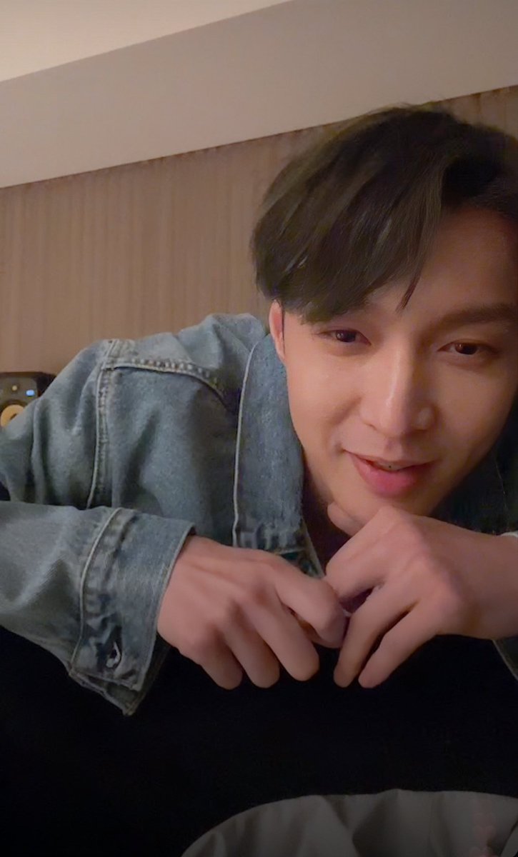 alexandriaf1485's tweet photo. Happy birthday king!!! Mask off! 👑 @layzhang @lay_studio
#CaptainLAYday
#HappyBirthdayYixing
#HappyLayDay https://t.co/qOEG1ItP8P