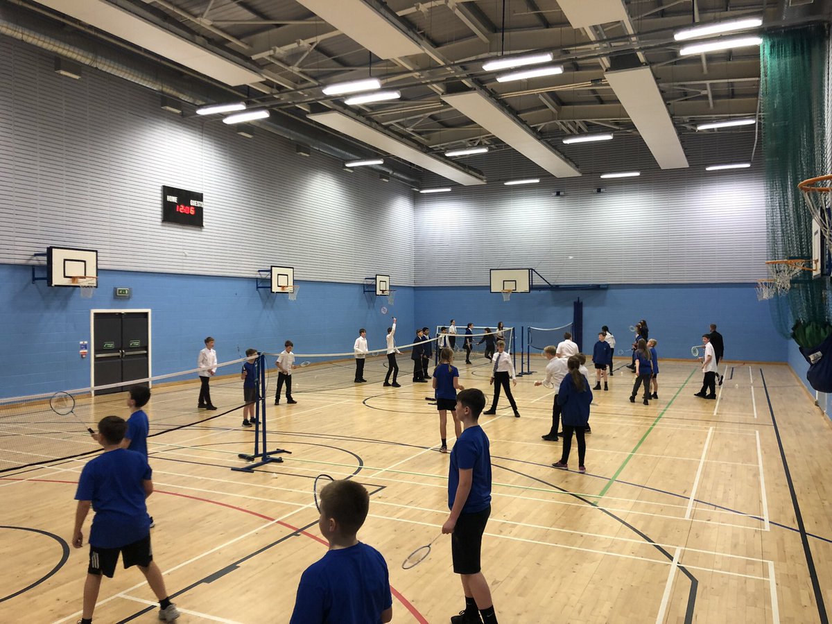 MissMacraePE's tweet photo. Great turnout at junior badminton club 🏸 @SHS_PhysEd https://t.co/LL3XzdSje8