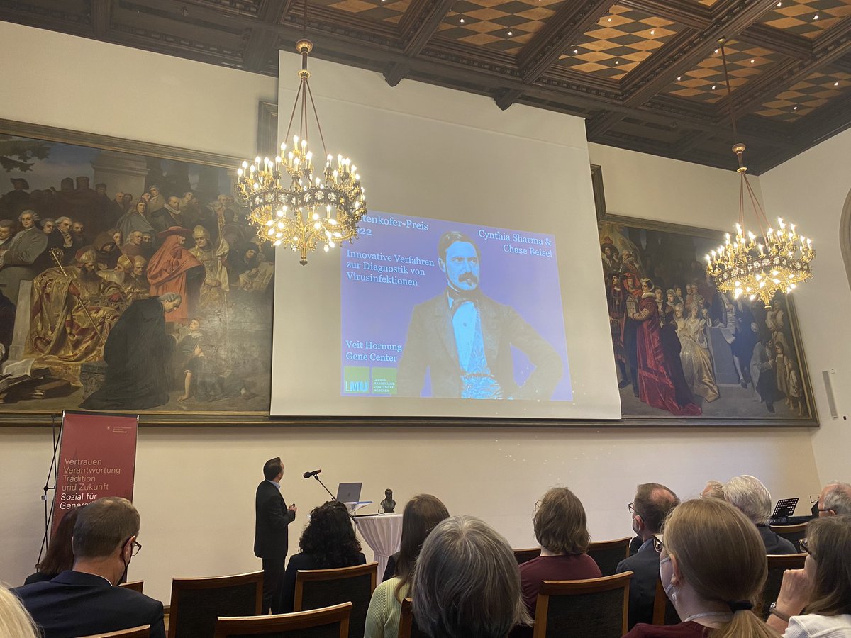Greetings from Munich were my Würzburg colleague Cynthia Sharma and Chase Beisel are receiving the Pettenkofer Prize tonight, for their development of the CRISPR/Cas-based diagnostic platform LEOPARD. Veit Hornung introducing the two awardees and the discovery.