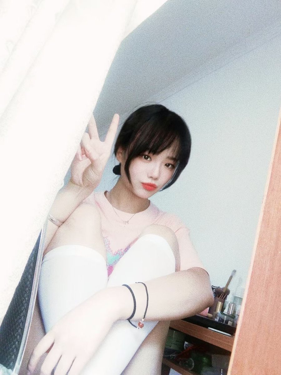 justdadingding's tweet photo. 纯纯的烧杯
#大学生
#原味 
#美腿 https://t.co/XE7wrhtsUw