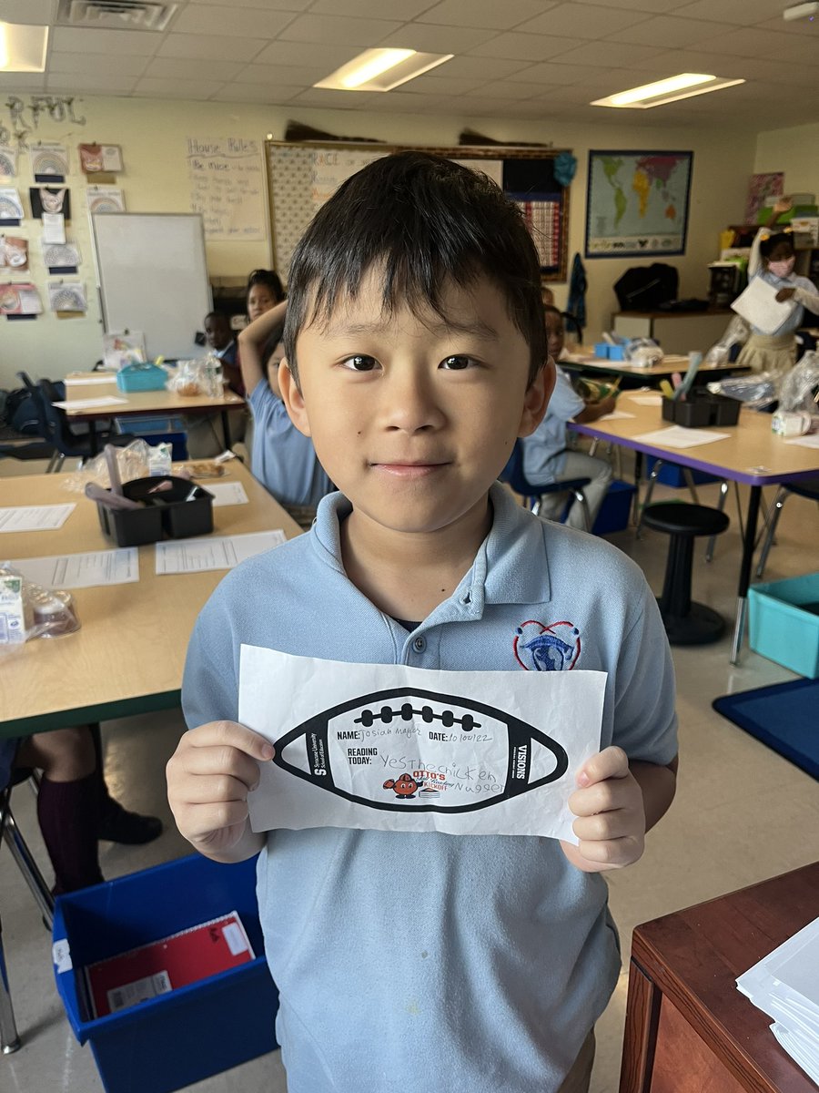 MrsConroySASC's tweet photo. Loving all of the footballs coming back from #SUOttoReads! 🏈📕 We’ve got some good readers here at @csasyracuse! ☺️ @SUSchoolofEd https://t.co/mapokbCgXC