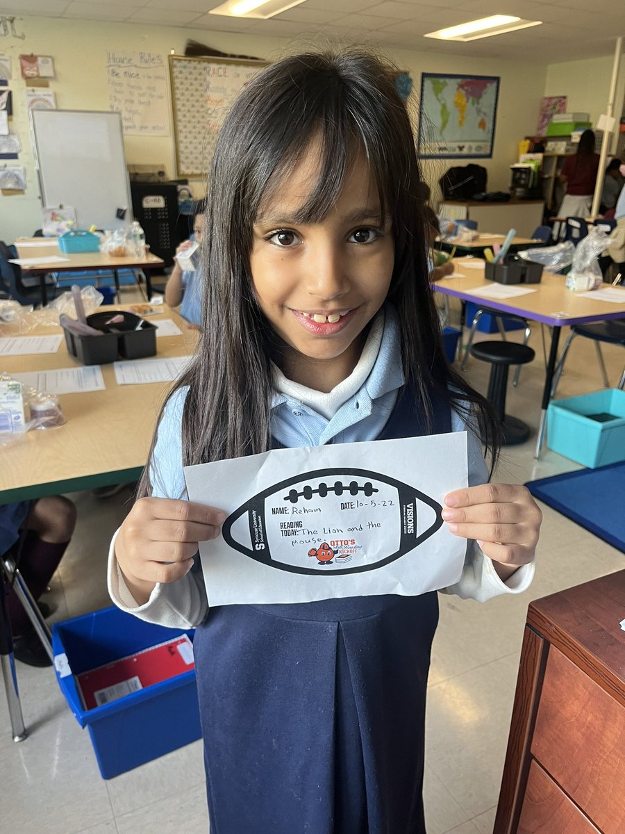 MrsConroySASC's tweet photo. Loving all of the footballs coming back from #SUOttoReads! 🏈📕 We’ve got some good readers here at @csasyracuse! ☺️ @SUSchoolofEd https://t.co/mapokbCgXC