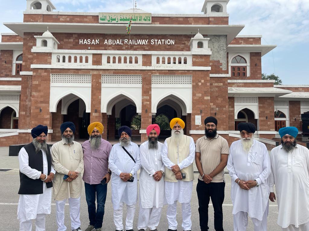 SGPCAmritsar's tweet photo. Under preparations of centenary events, SGPC delegation reaches Gurdwara Panja Sahib
#SGPCPressNote #SakaSriPanjaSahib #100YearCentenary #Centenary #PanjaSahib
https://t.co/Vw7jhkwsH2 https://t.co/WqXIAMv9SP