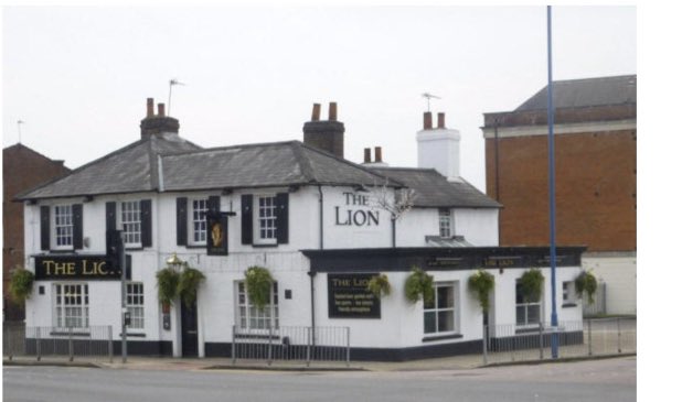 sturgios's tweet photo. The Lion, Potters Bar, Herts, dates back to 1761, closed in 2010. Now a branch of ‘Potty’s Pancakes’ #Deadpubs https://t.co/olINqRAs4K