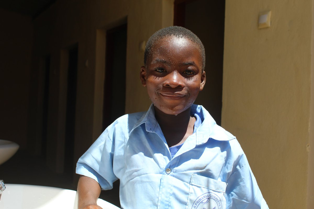 A year ago the amazing garden historian <a href="/AdvollyR/">Advolly Richmond FLS</a> helped raise over £30,000 for solar water &amp; latrines for schools in Mozambique! 

Since then we've completed 2 schools, serving 7896 pupils! Help keep us going. Donate here &amp; have your donations DOUBLED: donate.thebiggive.org.uk/campaign/a0569…