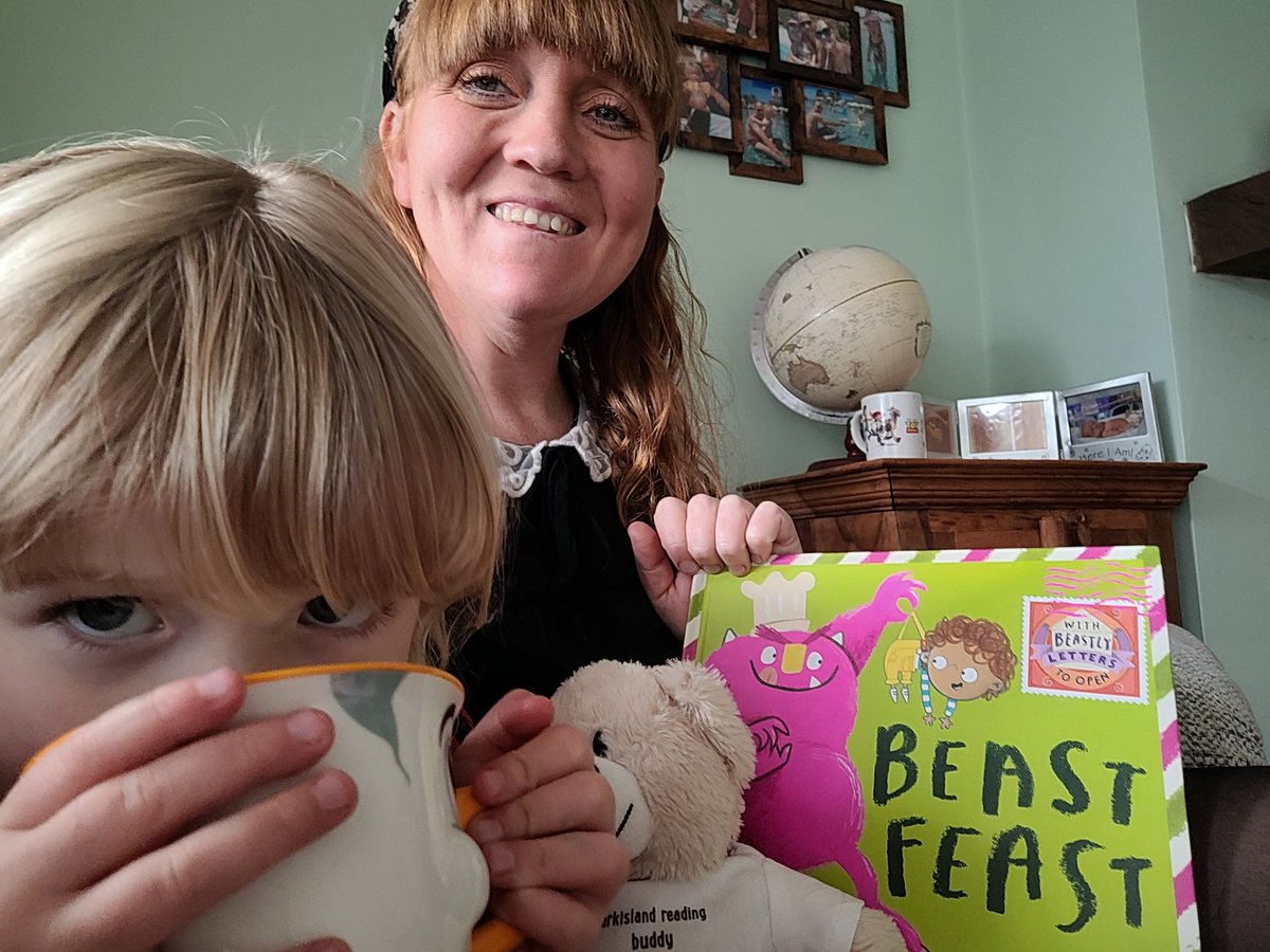 stephanie_MUFC's tweet photo. @BarkiSchool Layla enjoying her hot chocolate and beast feast book with bear #barkislandreadingsuitcase https://t.co/dfxw0rkQXw