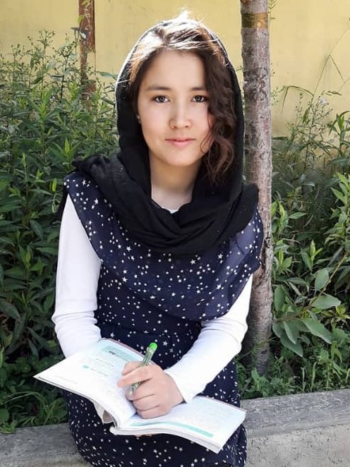 EzatullahMasiha's tweet photo. برای #مادر که سرقبر دخترش می گفت! 
بیخی عزیزم! 
جان و دلم! من تنهایم, می خواستم با لباس سفید عروس ات کنم اما چرا با کفن سفید دفن ات کردند! 
#StopHazaraGenocide https://t.co/P5qN2uSh6Y