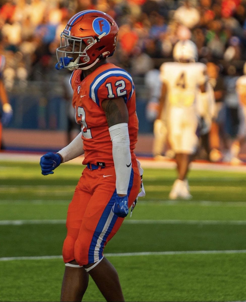 Any coaches looking for a December grad DB please contact <a href="/DarrenSunkett/">Coach Sunk</a> regarding <a href="/Mike_Tillman20/">Michael Tillman Jr</a> 

hudl.com/v/2JCbxc
