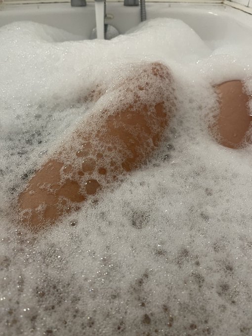 RETWEET wenn du zu mir in die Badewanne kommen willst!😈 https://t.co/Qscz4pilmz