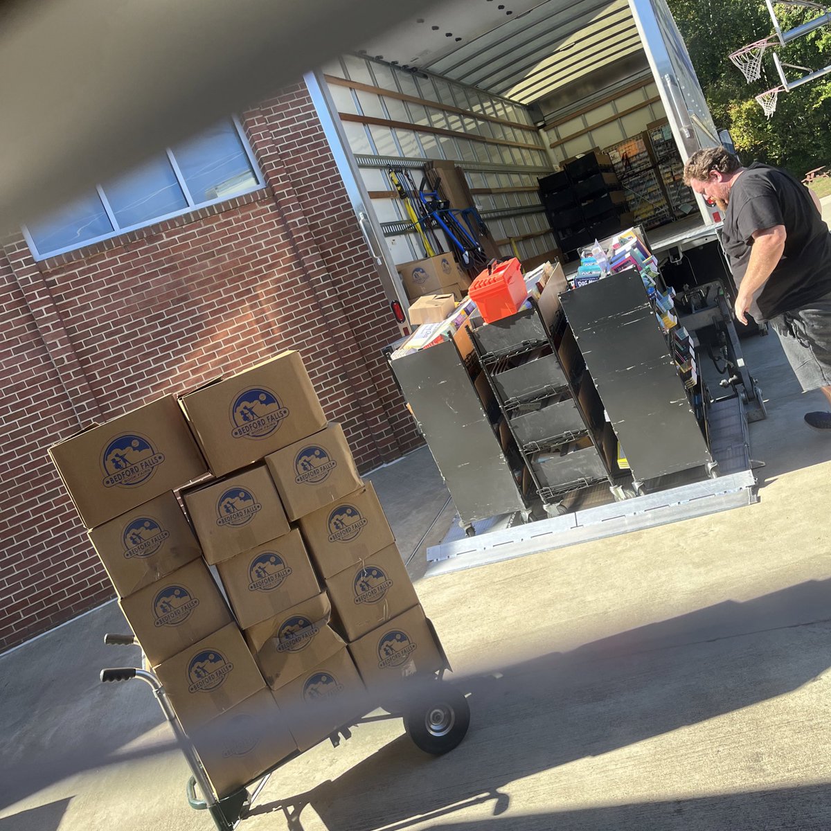 HiMrDavis's tweet photo. I spy a @BedfordFallsBks book fair arriving! @MNEStheBest #mnestbest https://t.co/YQ0Gs4OzHO