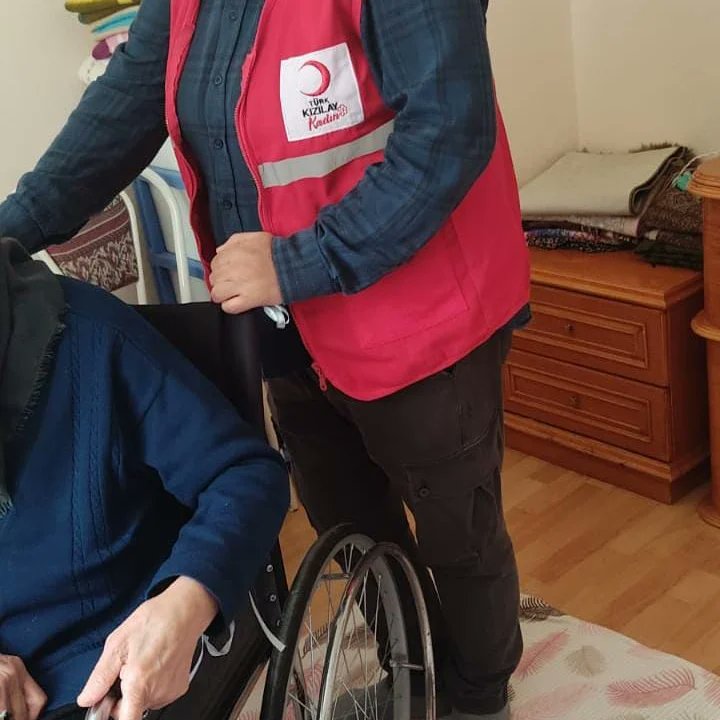 kizilaykadincbk's tweet photo. Hasta ve yaşlı olan teyzemizin İhtiyacı olan #Tekerlekli #Manuel #Arabasını Türk Kızılay Çubuk Şube #Kızılay #Kadın olarak #Bağışcımızın Desteği ile karşıladık..
@cubukkizilay https://t.co/ytxanVFfIf