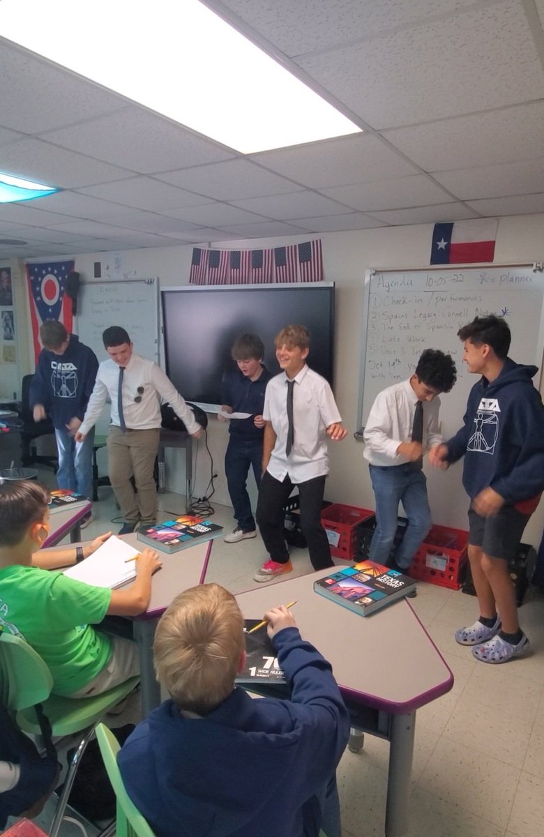 Monticelloman1's tweet photo. Students performing their Father Miguel Hidalgo raps. #DATAdoes #dataedwhite #datafam https://t.co/qi91QSEPj4