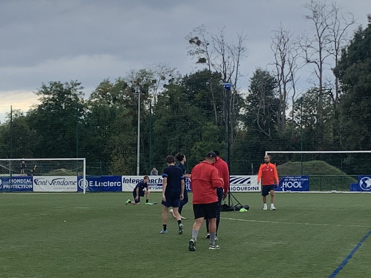 fauvel_paul's tweet photo. Supervision de la séance du #CentreDePerfectionnement du @BPFC24 ce soir avec travail de système devant le but, retour live en vidéo avec @spiideo et spécifique gardien ! @BzdYoann @MessibaJ @DamienFachan #GwenaelRoucheyrolle @_iMaze https://t.co/HpaOM38RVT