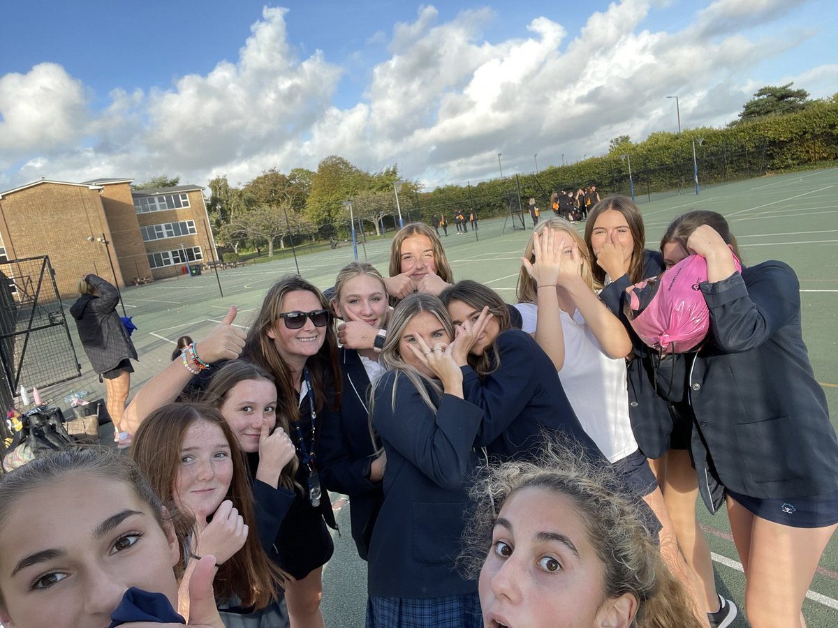Lovely week of fixtures with my girls! However, why have a selfie and cover your face? 🤷🏻‍♀️🤦🏻‍♀️😂🤣 Great work to the U15s and 16s on their wins this week! 🙌👏🏻👏🏻 <a href="/GlenmoorAcademy/">Glenmoor Academy</a>