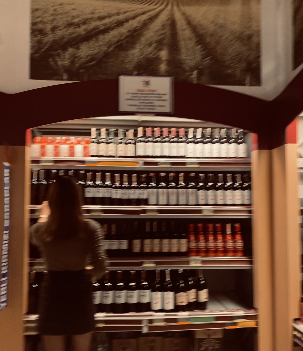 Öylece ölüp gidemeyiz. İnsanın en azından şarap ve şiire ihtiyacı var.