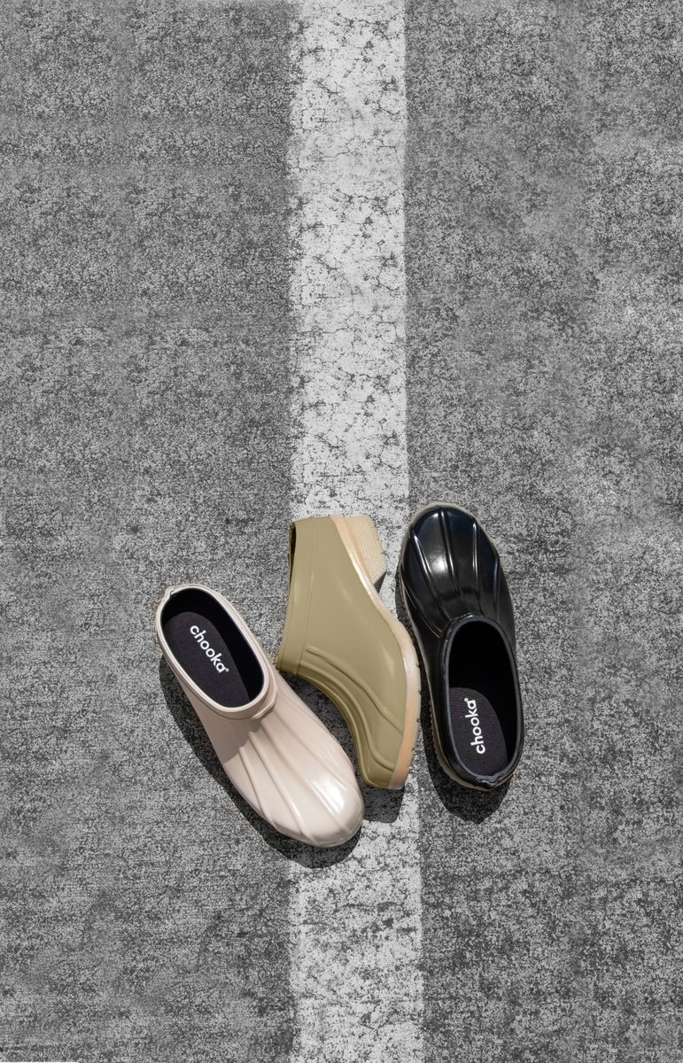 shopChooka's tweet photo. The clogs you need to make your rainy city mornings better 🌧

Thanks to style expert @DawnDelRusso with @PIX11News who called out our Classic Heel Clog as something you need today because "they are your trendy, rainy day clogs that will keep your feet dry" https://t.co/43qk6izeIY