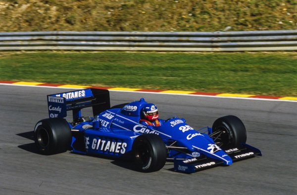 Starting from his best F1 qualifying position of 5th, Philippe Streiff would finish 8th in his Ligier-Renault-JS25. European Grand Prix, Brands Hatch, 6 October 1985. © Motorsport Images #F1