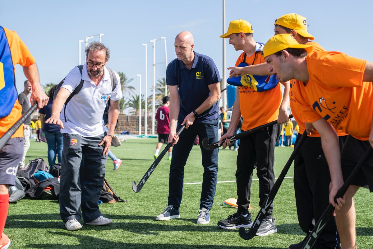 JCFoundation's tweet photo. The magic of the Open Day is finally back in Barcelona! 🇪🇸
Today more than 1.000 children could try different sports such as basketball, hockey and tennis.

#25YearsOfCreatingSpace
#CruyffLegacy https://t.co/ACGF4g5qPC