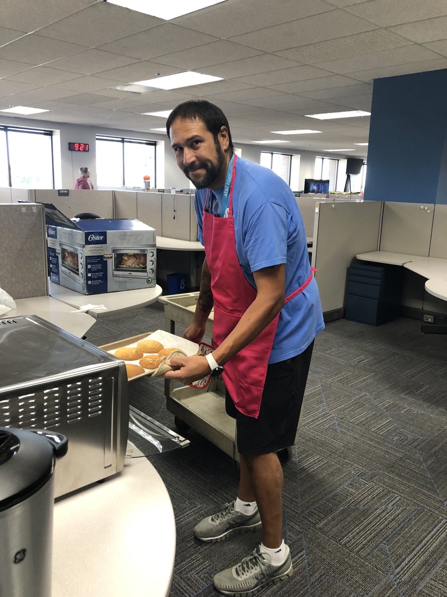KCShowMeCulture's tweet photo. You are an IMPORTANT Piece of our team!! Enjoy a freshly baked Reese’s Pieces Peanut Butter cookie. 

Serve Customer Fist Week!!!
@TeamPastrano @GarciaBeProud #LifeAtATT #SCFW2022 #GarciaCulture #KC4 https://t.co/5PNCIz5kGV