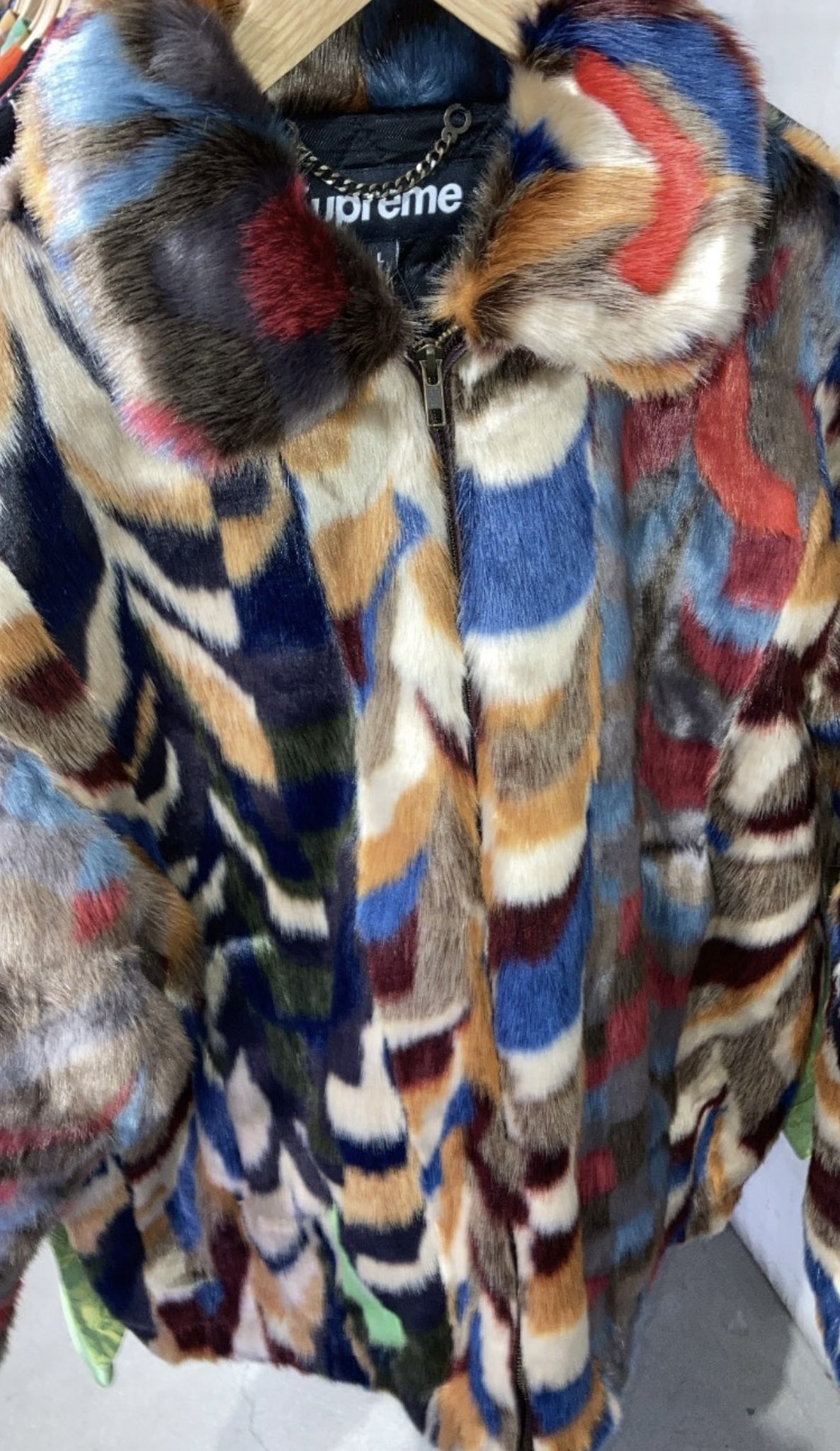 早期予約・新じゃが Multicolor Faux Fur Bomber Jacket Multi