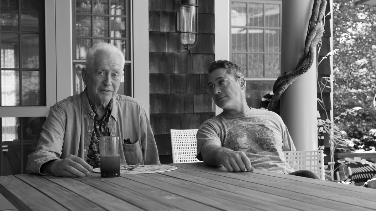 bitesizebreak's tweet photo. "#Sr" pays beautiful tribute to a renowned filmmaker and industry icon by infusing itself with an energy worthy of and embodying the Downey name, even as it still keeps space for an emotionally-poignant heart underneath it all. Movie fans will love it.
#BitesizeBreakdown #NYFF60 https://t.co/jtjeg8hxHT