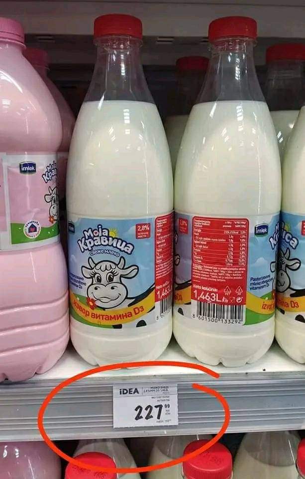 BoraKonj's tweet photo. Mleko u Nemačkoj 3,5% mm košta 128 dinara.

Mleko u Srbiji 2,8% mm košta 228 dinara.

Jebem vam sto majki! https://t.co/0wYpyOOZqS