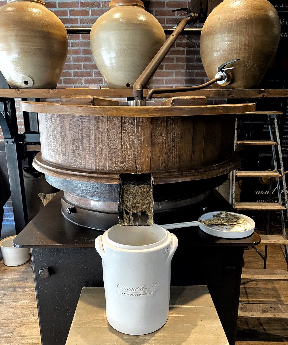 À vos agendas ! 
Venez assister à notre fabrication de moutarde au Meursault dans notre boutique-atelier à Dijon ce vendredi 7 Octobre de 13h à 16h sur simple visite.