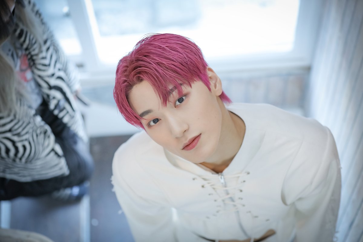 iragraphics's tweet photo. when and why did we stop talking about pink hair choi san.
literally 24/7 pink sannie brainrot. my head be like 80% ateez and 20% just san in pink hair no you dont understand https://t.co/SPFU08bgow