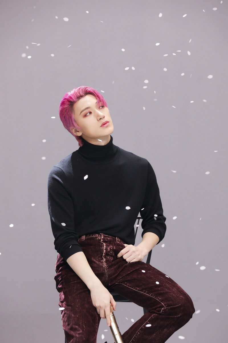 iragraphics's tweet photo. when and why did we stop talking about pink hair choi san.
literally 24/7 pink sannie brainrot. my head be like 80% ateez and 20% just san in pink hair no you dont understand https://t.co/SPFU08bgow