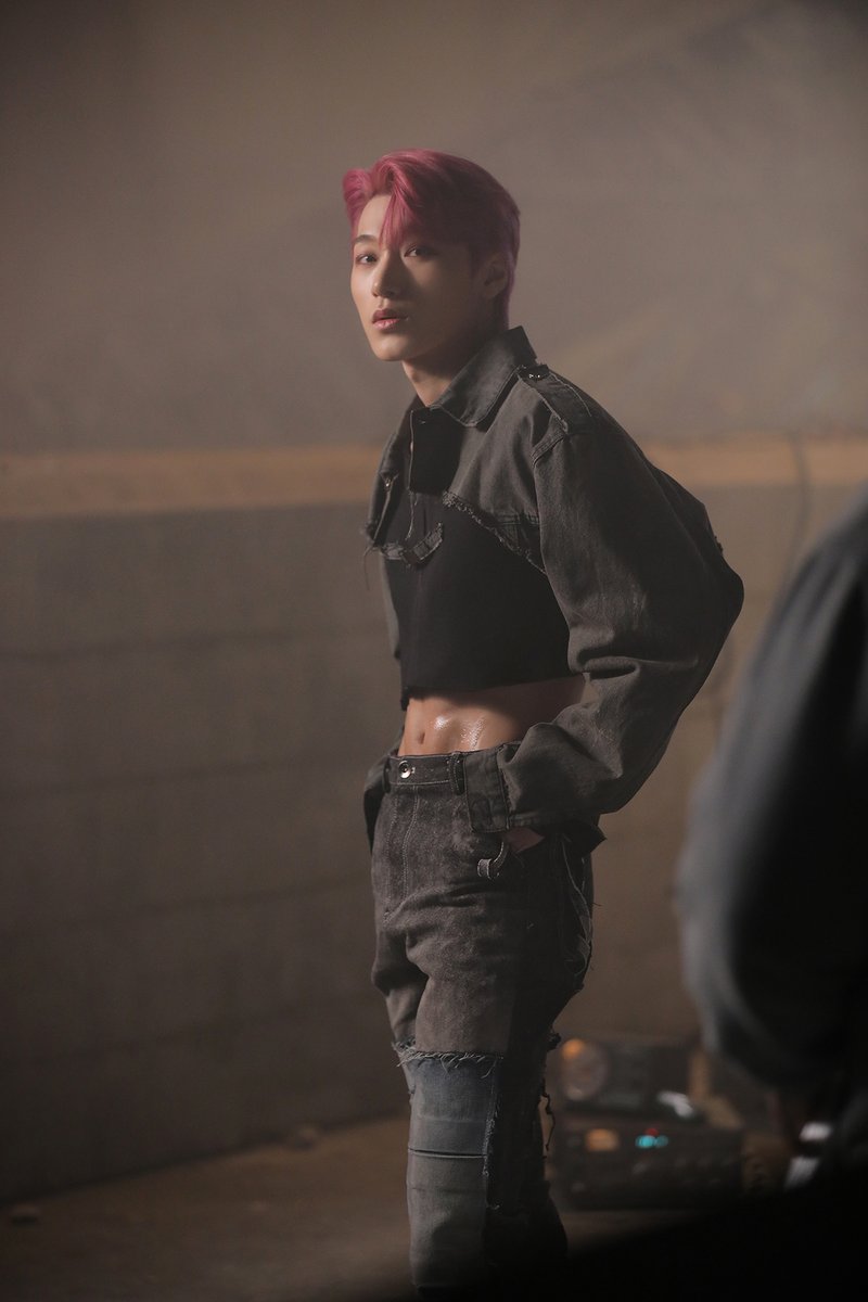 iragraphics's tweet photo. when and why did we stop talking about pink hair choi san.
literally 24/7 pink sannie brainrot. my head be like 80% ateez and 20% just san in pink hair no you dont understand https://t.co/SPFU08bgow