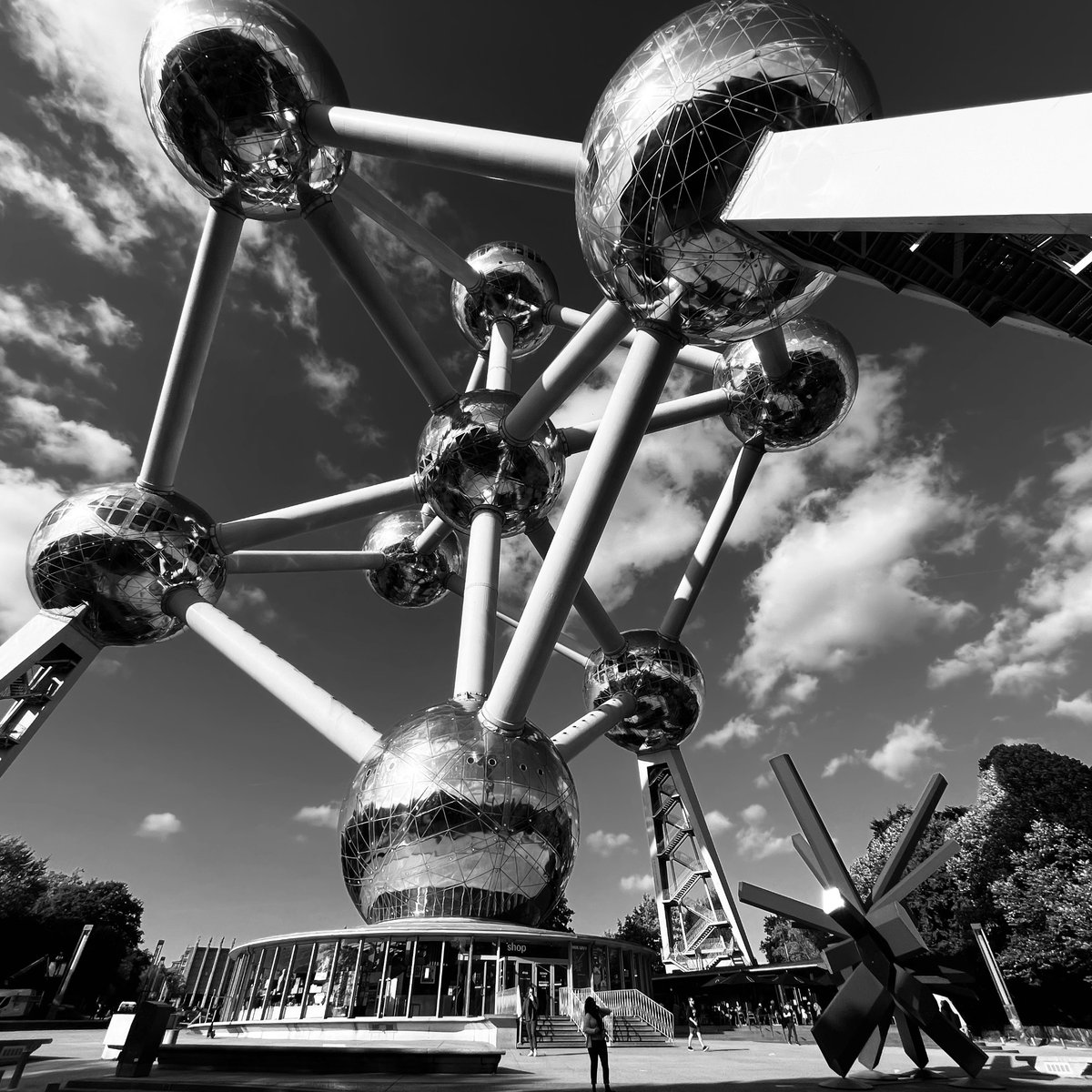 RobertChiorbeja's tweet photo. #atomium #bruxelles #Belgique #architecture #sky #clouds https://t.co/fb3fBj6fHm