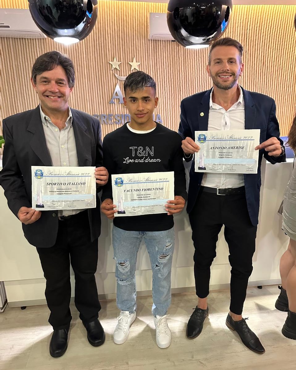 Club Sportivo Italiano on X: RECONOCIMIENTO PARA SPORTIVO ITALIANO Este  jueves, se realizó la entrega de diplomas en AFA y Sportivo Italiano fue  reconocido. Más en  #VamosTano🇮🇹   / X