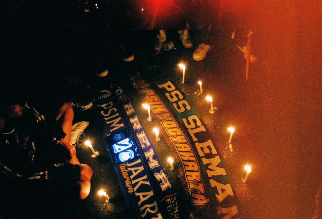 FahMohRiz's tweet image. All elements of Indonesia football fans diffuse unite 
🖤💚❤️💙🧡💛

#peacefull #UnityForJustice #UsutTuntasTragediKanjuruhan