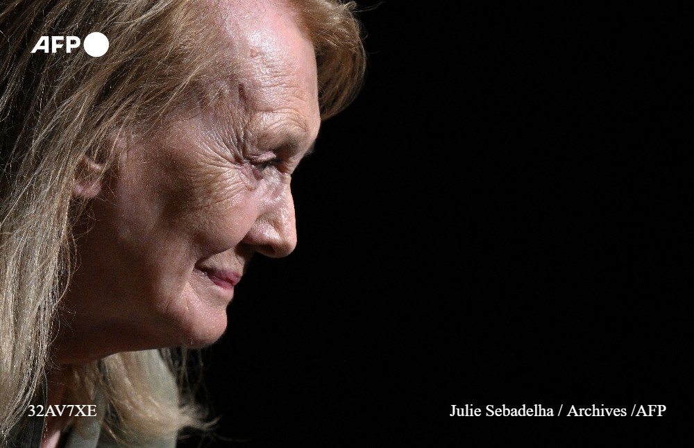 [A LA UNE A 18H] 
Le Nobel de littérature a couronné jeudi Annie Ernaux et le "courage" de son oeuvre autobiographique, faisant de cette figure féministe la première Française à décrocher le prix #AFP 1/5