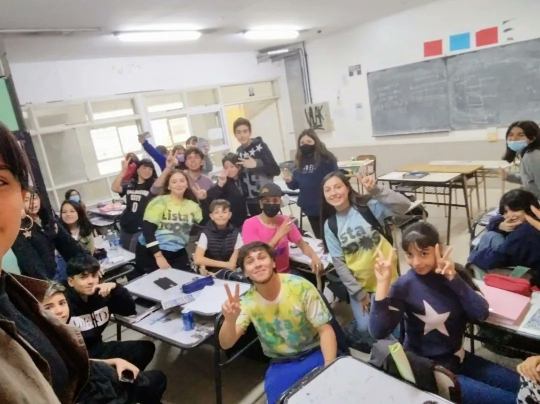juvenemerlo's tweet photo. 💙 En la EESN9 junto a les pibxs, militando la de #Todxs • Lista 2, para las elecciones del Parlamento Joven el próximo viernes 14 de octubre.

 Si tenes entre 12 y 24 años, CON TU DNI, podes votar a tus representantes para el Parlamento Jovenen los distintos puntos de votación. https://t.co/LxyEk7OO8U