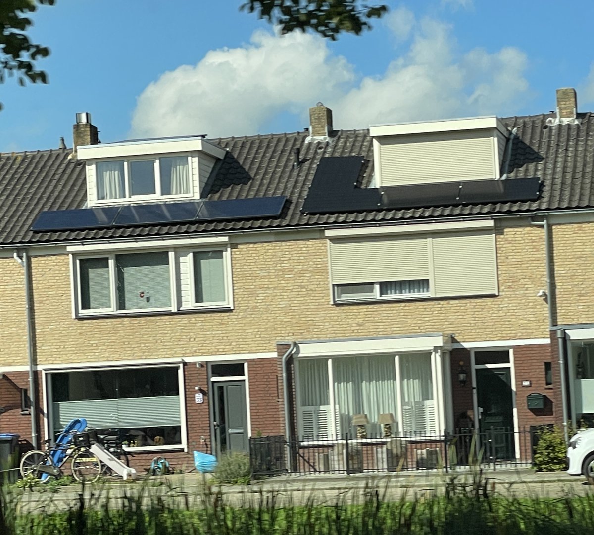 He estat 2 dies per Holanda, visitant una empresa instal·ladora de plaques fotovoltaiques líder en sistemes resindencials. Molt interessant. Us deixo algunes dades rellevants [mini-fil 👇]