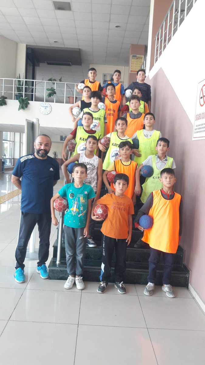 2022-2023 EĞİTİM ÖĞRETİM YILI KAYSERİ ZENGER GÜÇ ORTAOKULU KÜÇÜK ERKEK HENTBOL TAKIMI