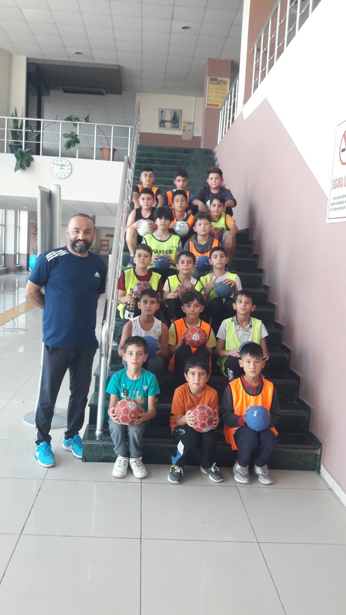 2022-2023 EĞİTİM ÖĞRETİM YILI KAYSERİ ZENGER GÜÇ ORTAOKULU KÜÇÜK ERKEK HENTBOL TAKIMI