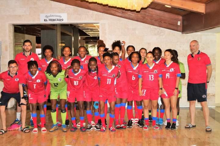 GolAyiti's tweet photo. #Federasyon ayisyèn foutbòl la anonse yo repòte #dat preparasyon seleksyon #fanm Ayiti a ki te gen pou l fèt nan peyi #Lafrans lan nan yon nòt sou paj #facebook yo. #Federasyon an di yo ap gen pou fikse yon nouvo dat nan okazyon trèv #FIFA a nan mwa #Novanm lan. #GolAyiti https://t.co/b3GBrIPYha