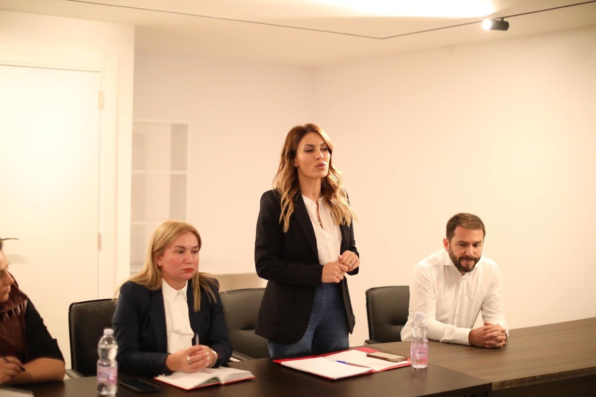 liri_qoshi's tweet photo. PS Njësia 4 💜🌹
Takim me Këshillin Socialist të Njësisë 4
Së bashku, për të mirën e përbashkët të komunitetit dhe çdo qytetari! 🇦🇱
#Organizim #PsTirane🌹@erionveliaj 💪
#SkaKohëPërPushim https://t.co/j3z7Qo4HkU