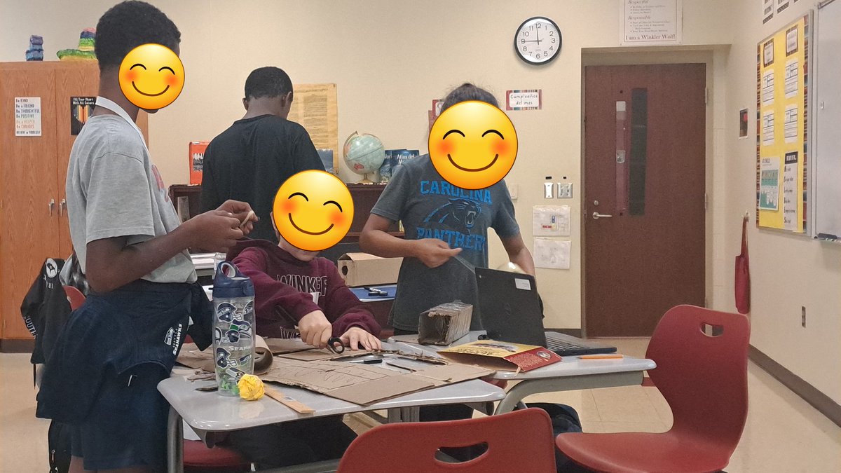KarysMex's tweet photo. Getting ready to sell Renaissance inventions...in Spanish 😍
@ParticipateLrng 
#unitedweteach https://t.co/vaXeZFUCPL